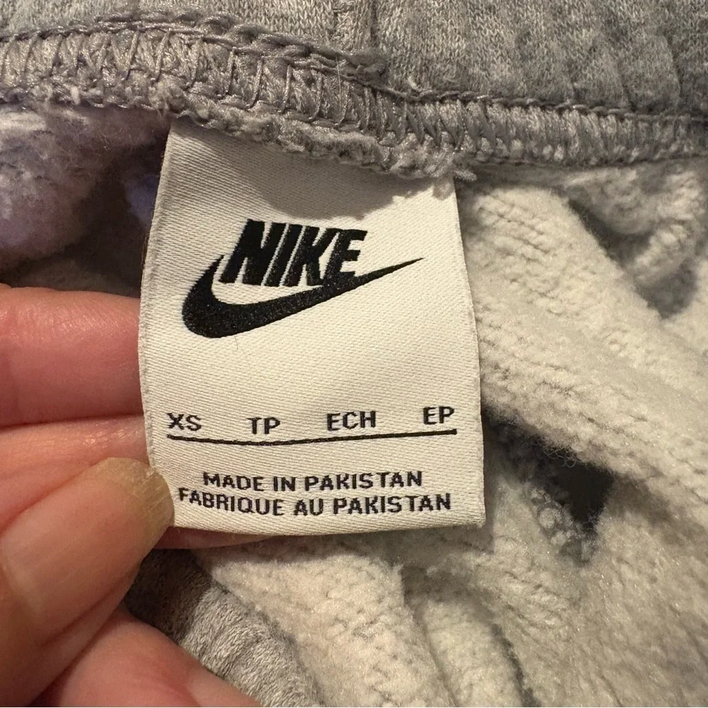 NIKE Women Light Gray Sweatpants Size XS